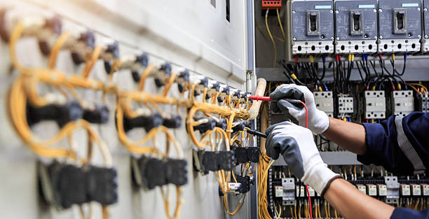 Professional Electrician technician working in Kentwood, LA